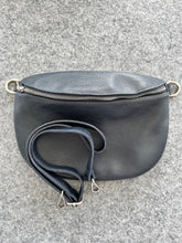 Lade das Bild in den Galerie-Viewer, Bauchtasche
