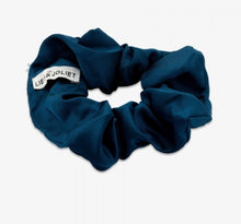 Lade das Bild in den Galerie-Viewer, Scrunchie
